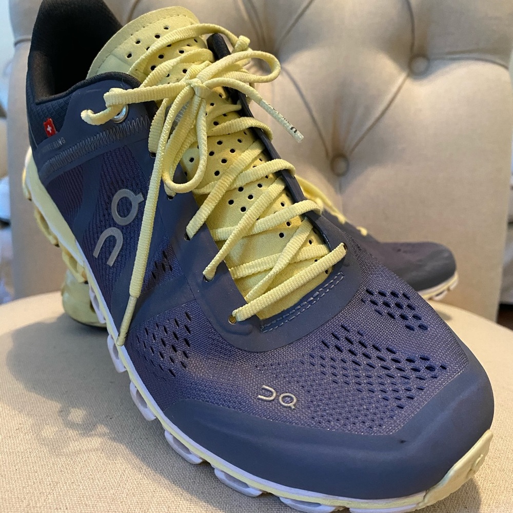 On Cloud Cloudflow Running Shoes Size 7